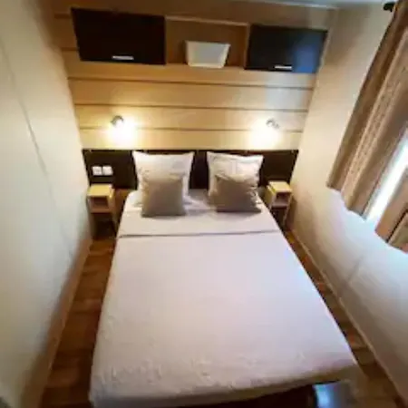 مكان تخييم Mobil-home Pour 6 Personnes *