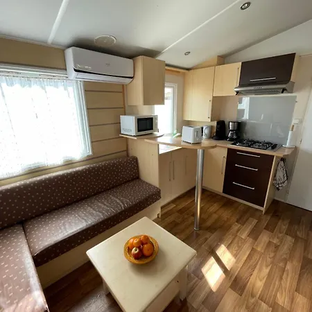 مكان تخييم Mobil-home Pour 6 Personnes *